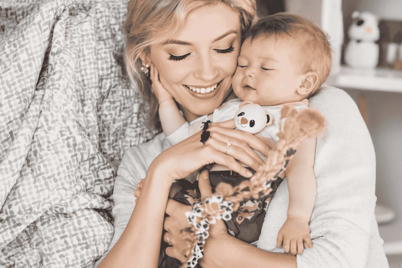 Gelukkige moeder met baby